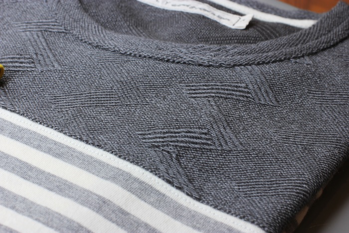 LS CONFUSED BORDER TEE