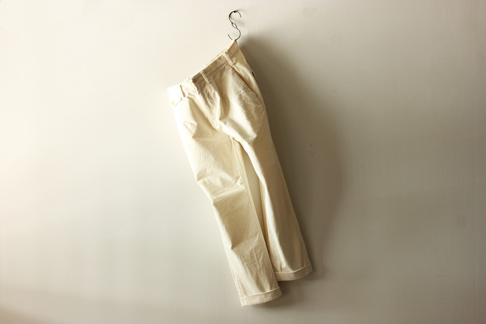 N&T ANKLE CUT TROUSERS (WHITE CORDUROY)