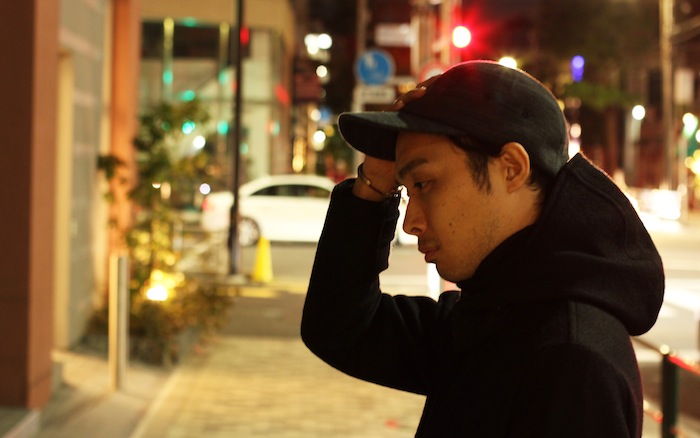 ATMOSPHERE COAT STYLE IN THE NIGHT