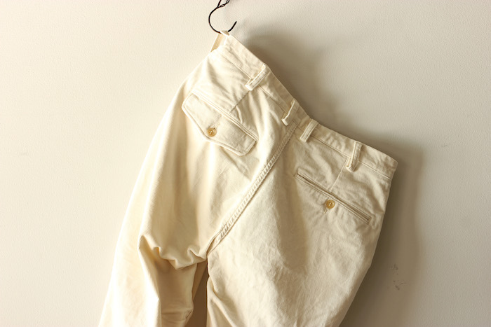 N&T ANKLE CUT TROUSERS (WHITE CORDUROY)