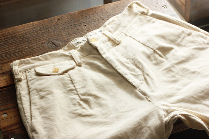 N&T ANKLE CUT TROUSERS (WHITE CORDUROY)