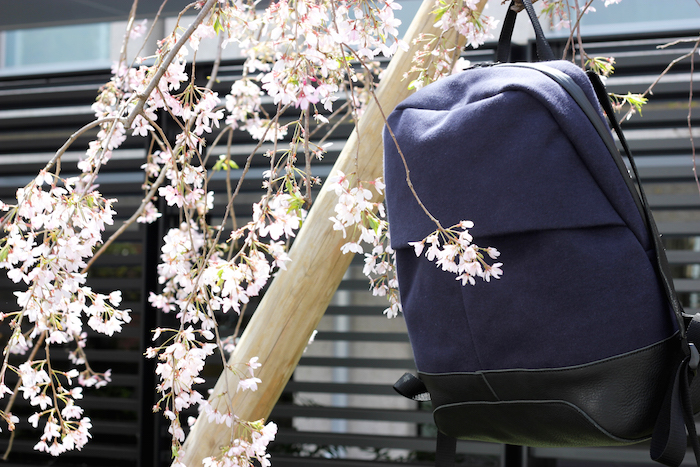 Walking around -with DUAL GROUND BACKPACK-