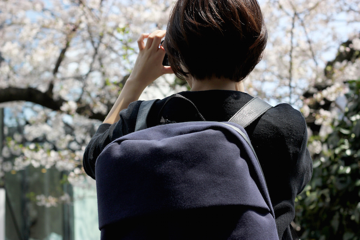 Walking around -with DUAL GROUND BACKPACK-
