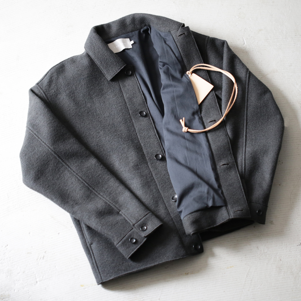 COMPRESSED WOOL CROPPED JACKET | JOURNAL | The Weft CURLY&Co. HEAD STORE