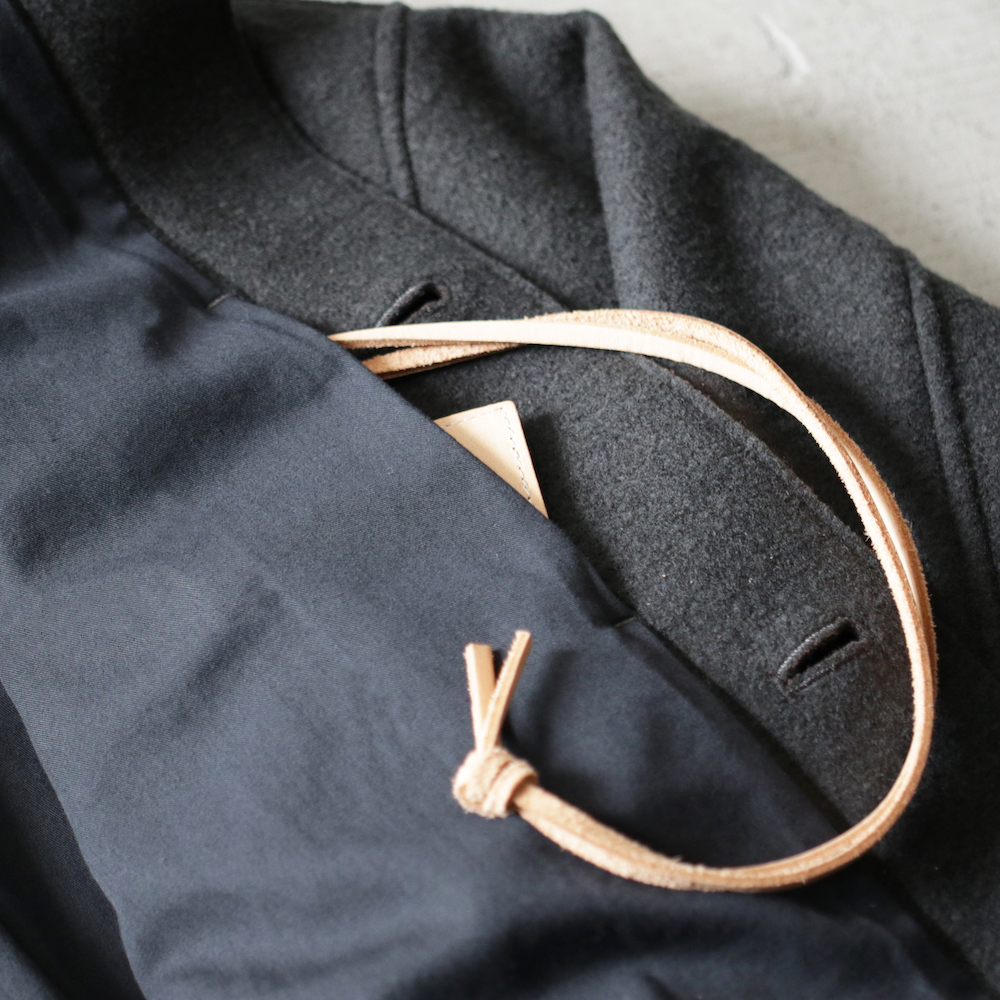 COMPRESSED WOOL CROPPED JACKET | JOURNAL | The Weft CURLY&Co. HEAD STORE