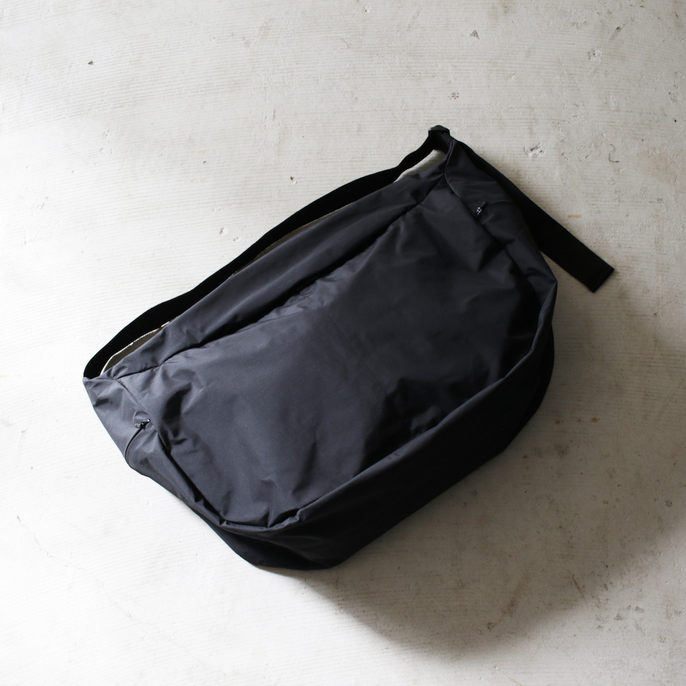 B.T BIG STOMACH BAG -ERA.- | JOURNAL | The Weft CURLY&Co. HEAD STORE