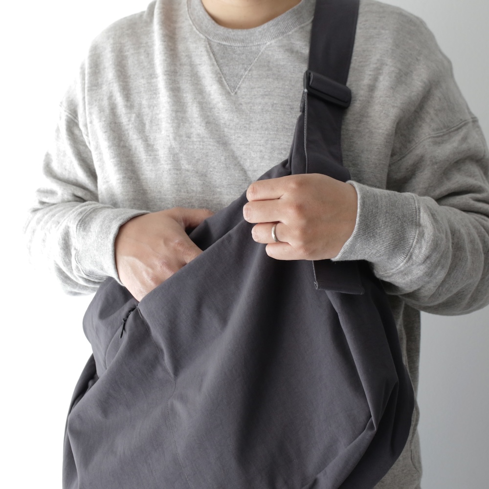 TAS STOMACH BAG -ERA.- | JOURNAL | The Weft CURLY&Co. HEAD STORE